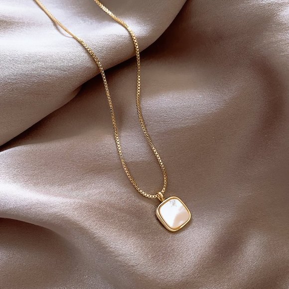 GOLICC Light Luxury Square Shell Necklace - Picture 6 of 9